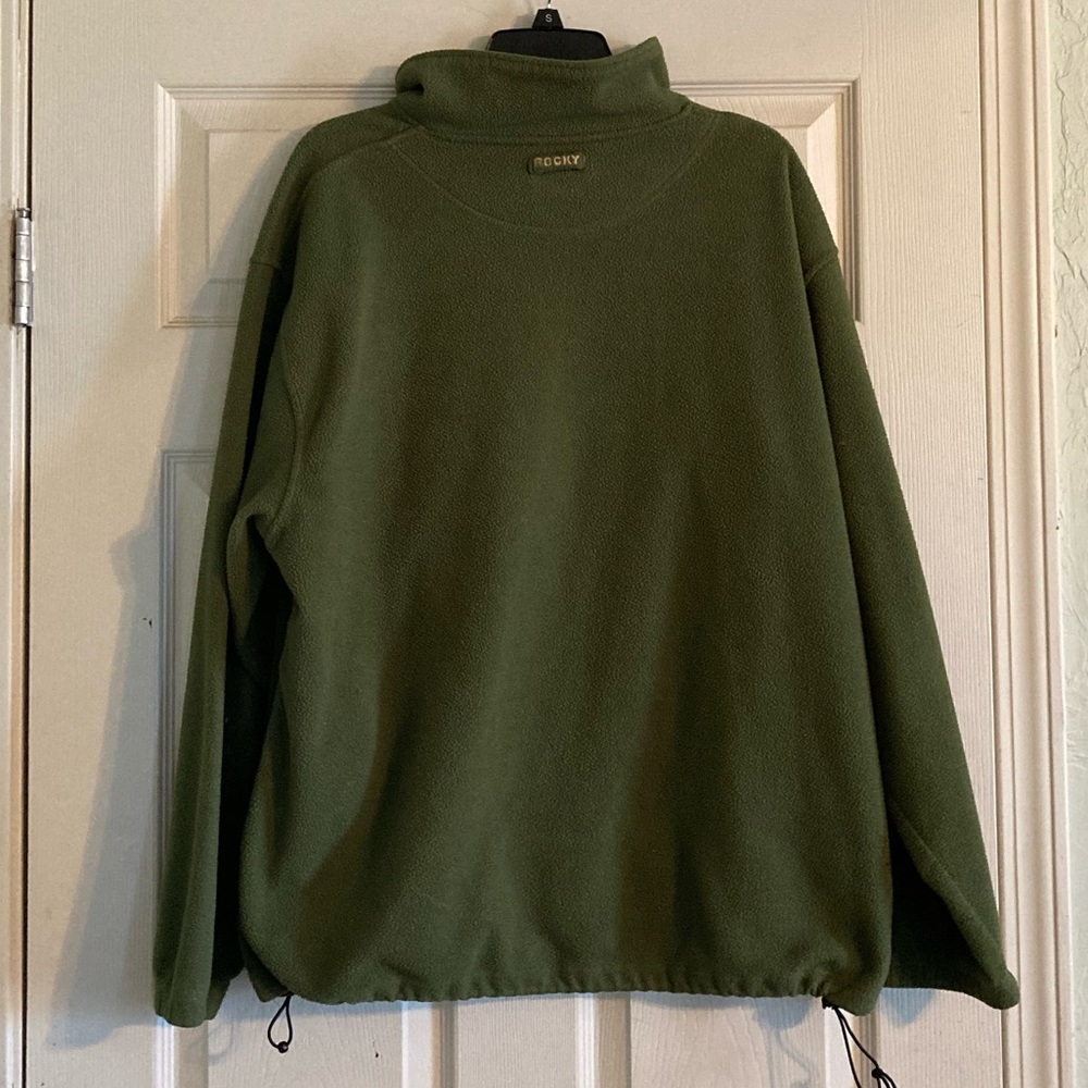 Rocky fleece pullover. Size xl.